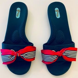 OKA b Sandals Nave Blue w/ Red striped ribbon 🎀  7 NEW!